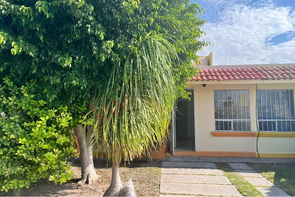 Se vende casa de una sola planta en fraccionamiento Pirámides, Corregidora