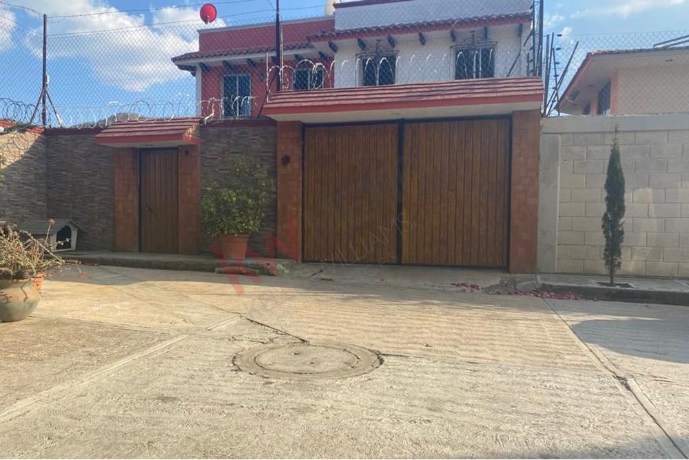 Casa en Venta de dos pisos en Tepetzingo, Tenancingo, Estado de México