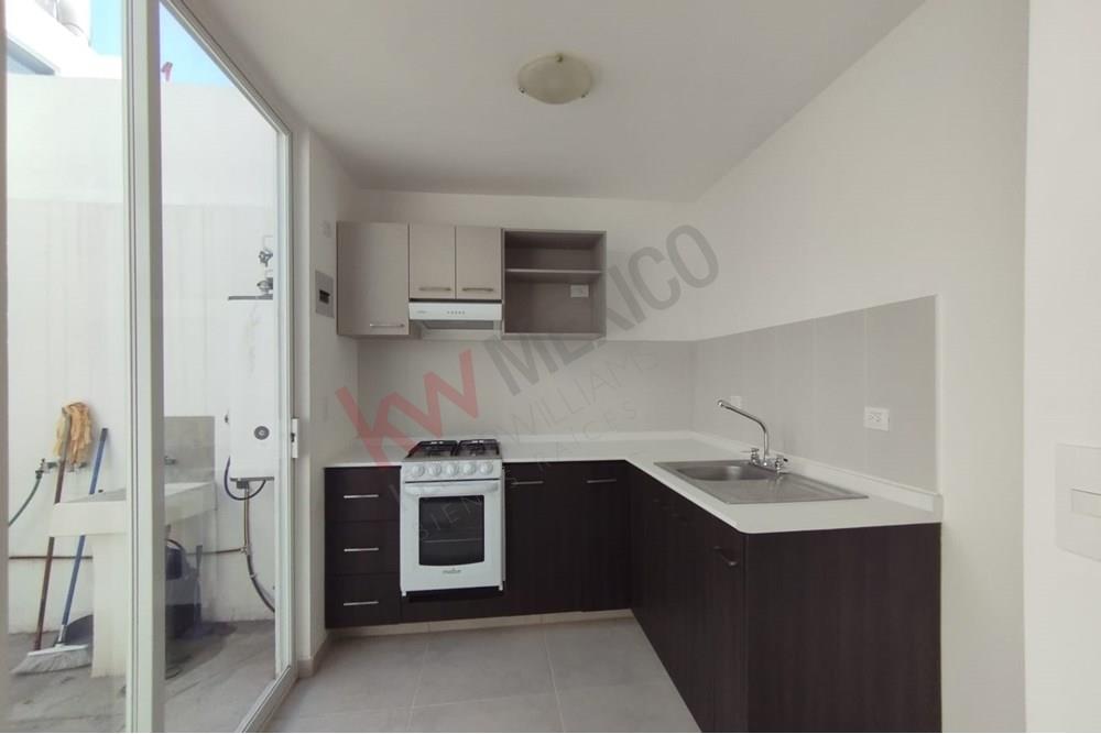 CASA EN RENTA EN LA VIDA, EN PRIVADA CON AMENIDADES, INCLUYE MANTENIMIENTO