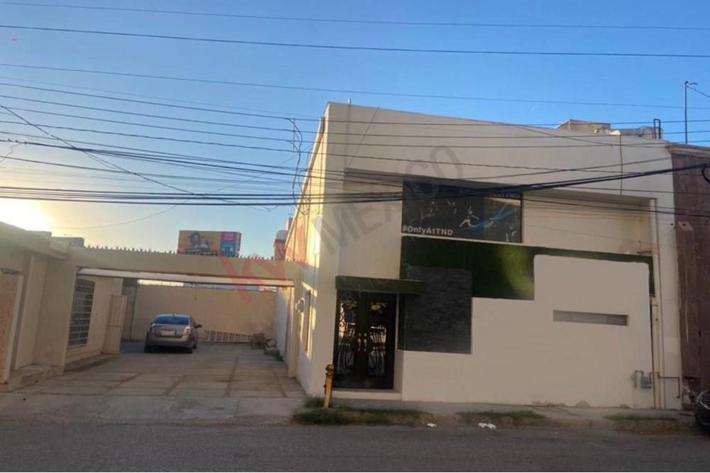 RENTA DE OFICINAS EN EXCELENTE UBICACION COMERCIAL NUEVA ZONA DORADA AREA GOMEZ MORIN!!!