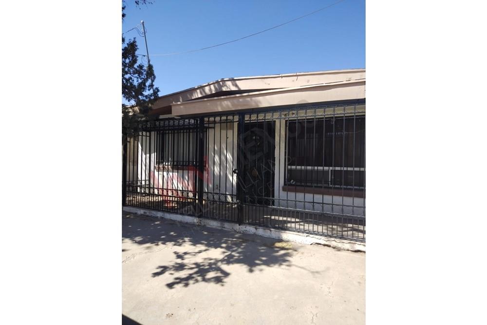 Se renta casa centrica con local sobre Av. Vicente Guerrero