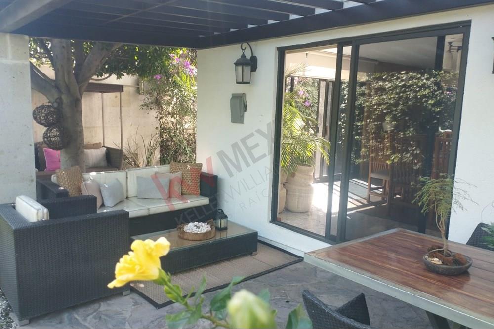 Crea memorias inolvidables en esta residencia - Casa en venta en Satélite, Estado de México