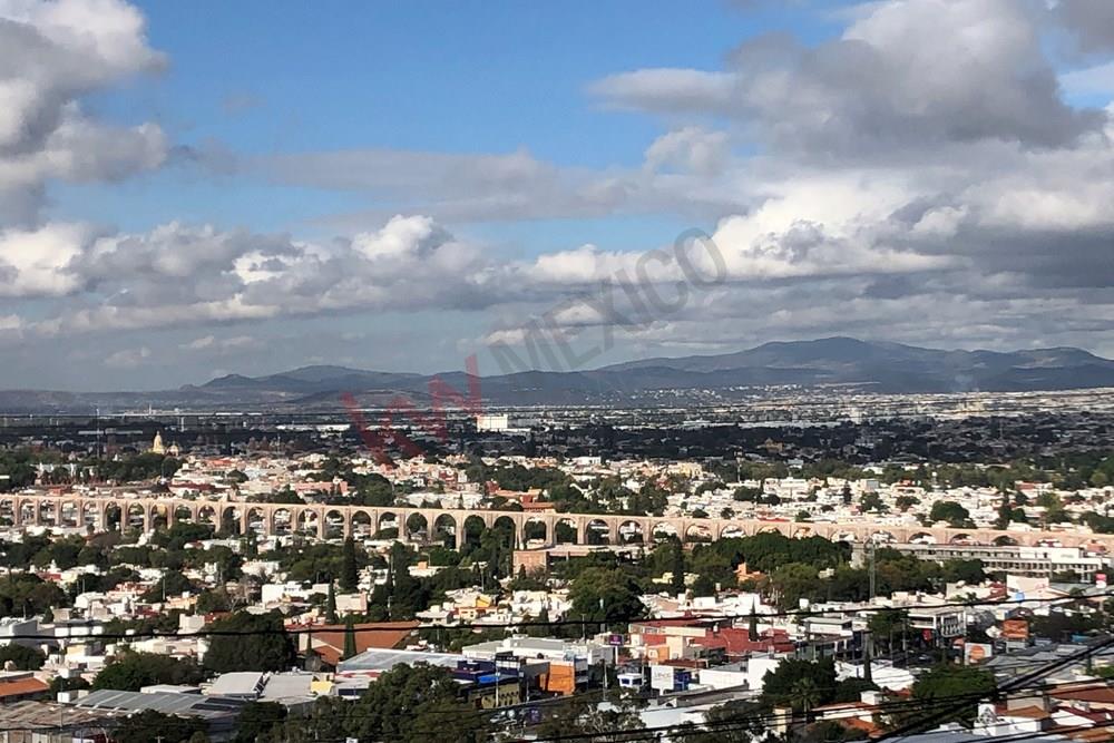 Gran oportunidad de inversión .Terreno Residencial  en Venta en  la principal calle de Loma Dorada, Querétaro .Terreno plano de 300 m2  de superficie, Listo para construir y escriturar.Es una de las zonas habitacionales mas privilegiadas, tranquila, segura , gran plusvalía donde tendrás tu proyecto arquitectónico. Teniendo un exclusivo lugar vivir y realizar tus sueños