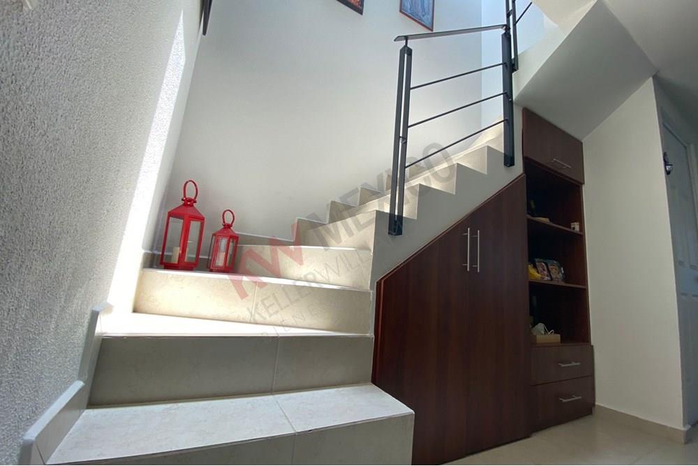 Hermosa casa en venta con RECAMARA EN PLANTA BAJA en Fraccionamiento Tres cantos frente a las Amenidades.