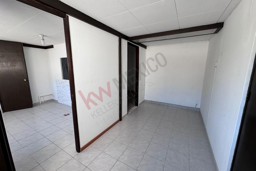 Se Renta Amplia e Iluminada Oficina / Consultorio en Col. Nápoles, a unas cuadras del WTC - $7,000