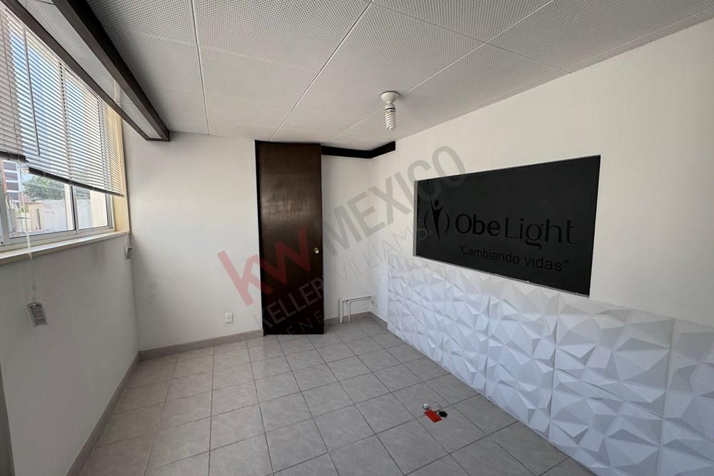 Se Renta Amplia e Iluminada Oficina / Consultorio en Col. Nápoles, a unas cuadras del WTC - $7,000