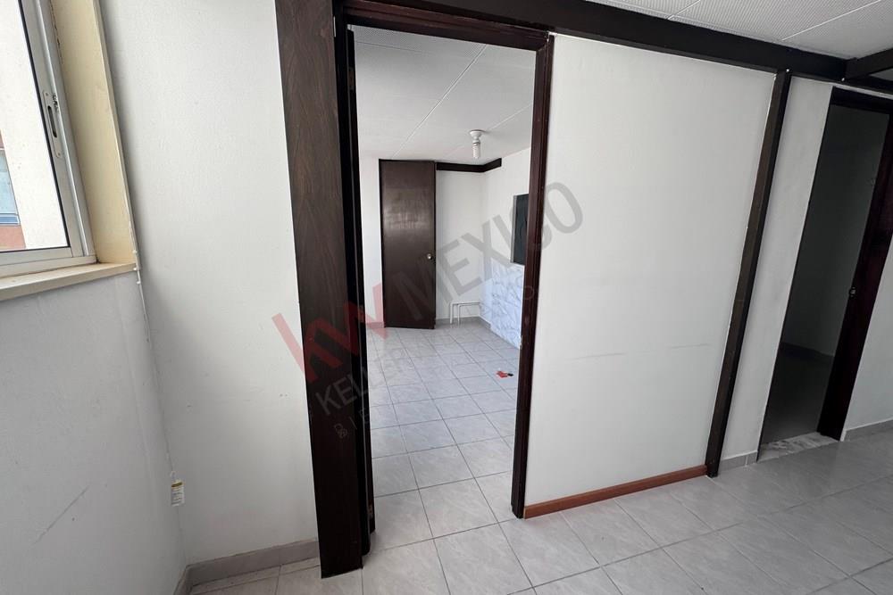 Se Renta Amplia e Iluminada Oficina / Consultorio en Col. Nápoles, a unas cuadras del WTC - $7,000