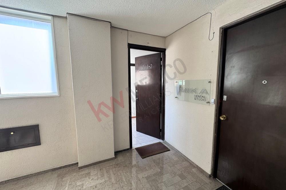 Se Renta Amplia e Iluminada Oficina / Consultorio en Col. Nápoles, a unas cuadras del WTC - $7,000