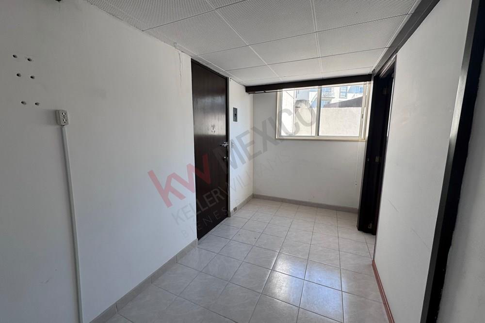 Se Renta Amplia e Iluminada Oficina / Consultorio en Col. Nápoles, a unas cuadras del WTC - $7,000
