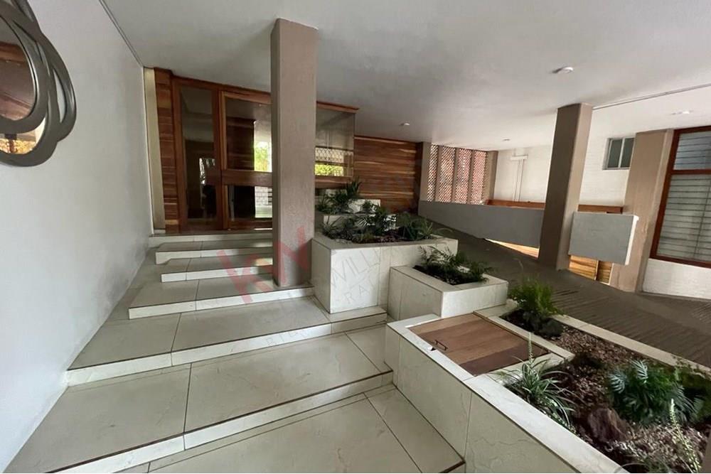 Amplia lista para ocupar, bien ubicada oficina Guadalupe Inn