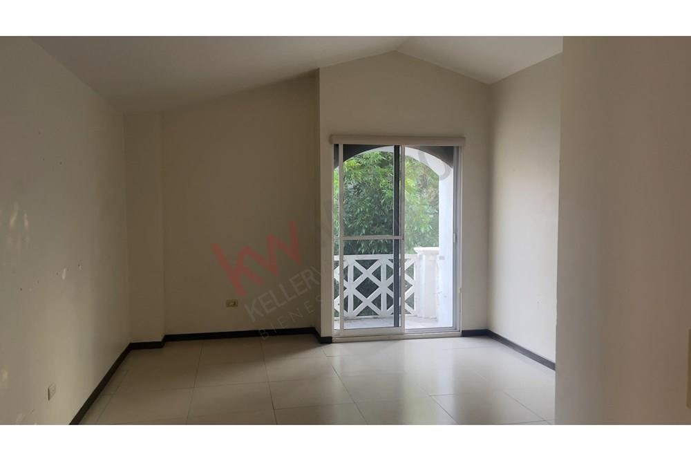 CASA EN RENTA COL. CERRADAS DE VALLE ALTO Colonia Privada zona  sur