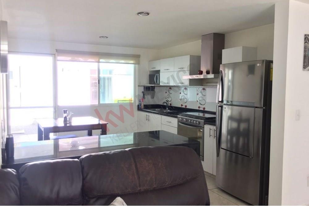 VENTA CASA EN REAL DE JURIQUILLA CON RECAMARA PRINCIPAL EN PLANTA BAJA Y AMPLIO JARDIN