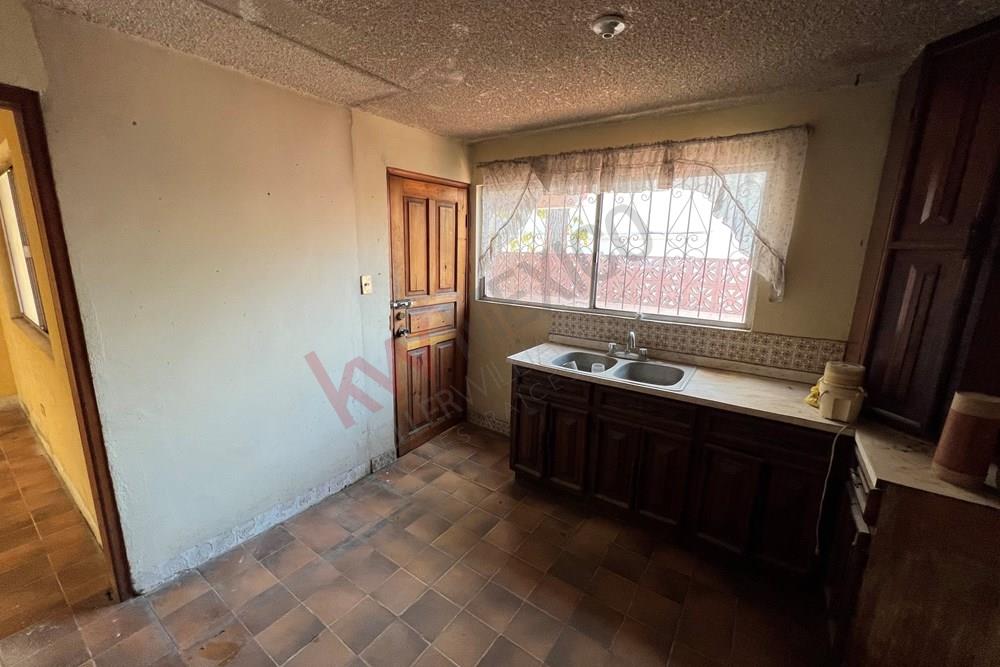 Casa céntrica para remodelar a la venta en La Paz, BCS.