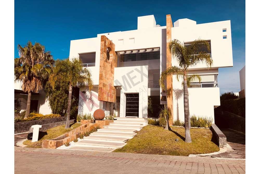 RESIDENCIA EN JURICA TIPO LUXURY 4 NIVELES EN PRIVADA VILLA