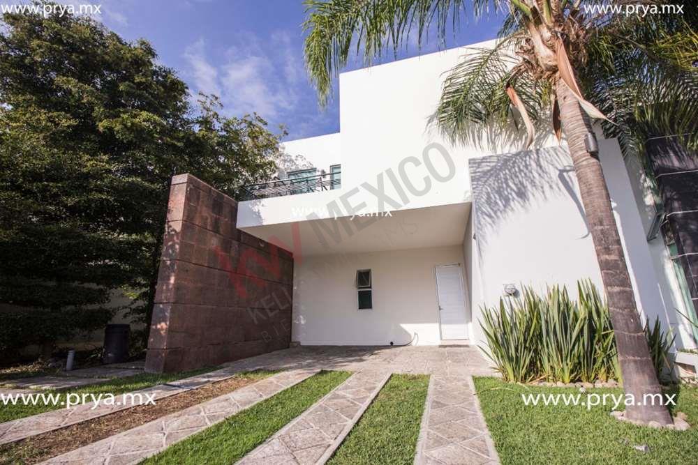 Casa en venta en los Olivos Residencial al lado del tec de monterrey