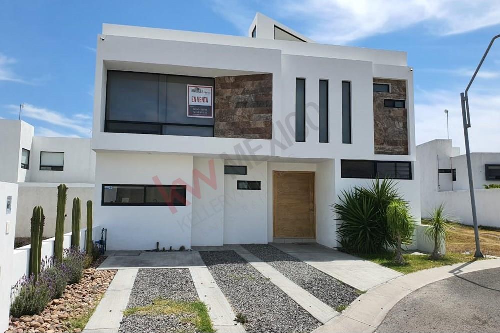 CASA EN RENTA BIO GRAND JURIQUILLA 3 habitaciones con excelente iluminación