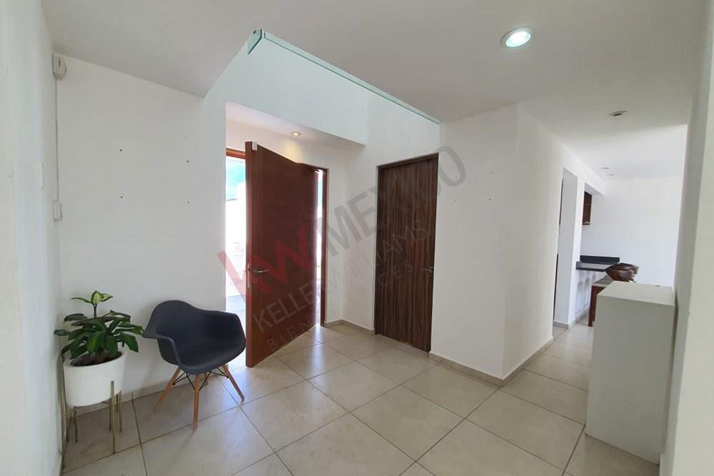 CASA EN RENTA BIO GRAND JURIQUILLA 3 habitaciones con excelente iluminación