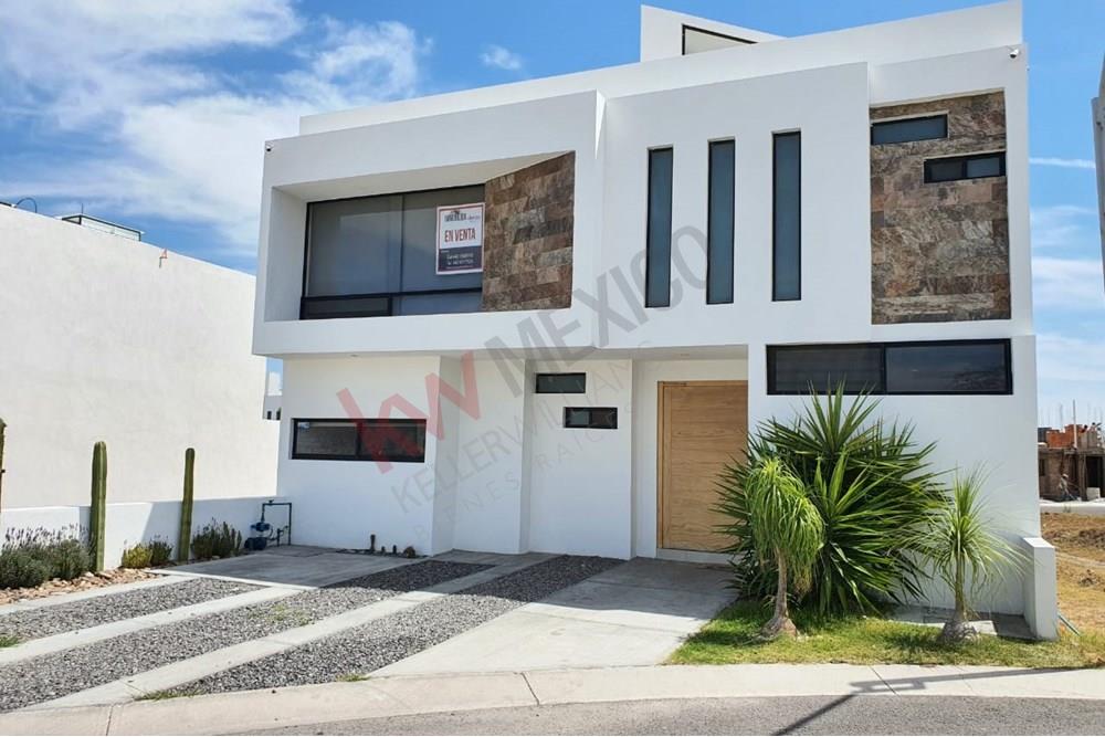 CASA EN RENTA BIO GRAND JURIQUILLA 3 habitaciones con excelente iluminación