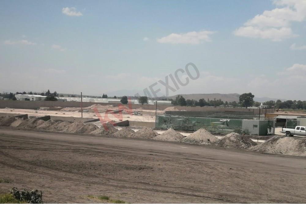 Invierte en el éxito de tu negocio con un lote industrial en esquina de 815m2. en Navetec Pedro Escobedo , Qro $3,874,560mx