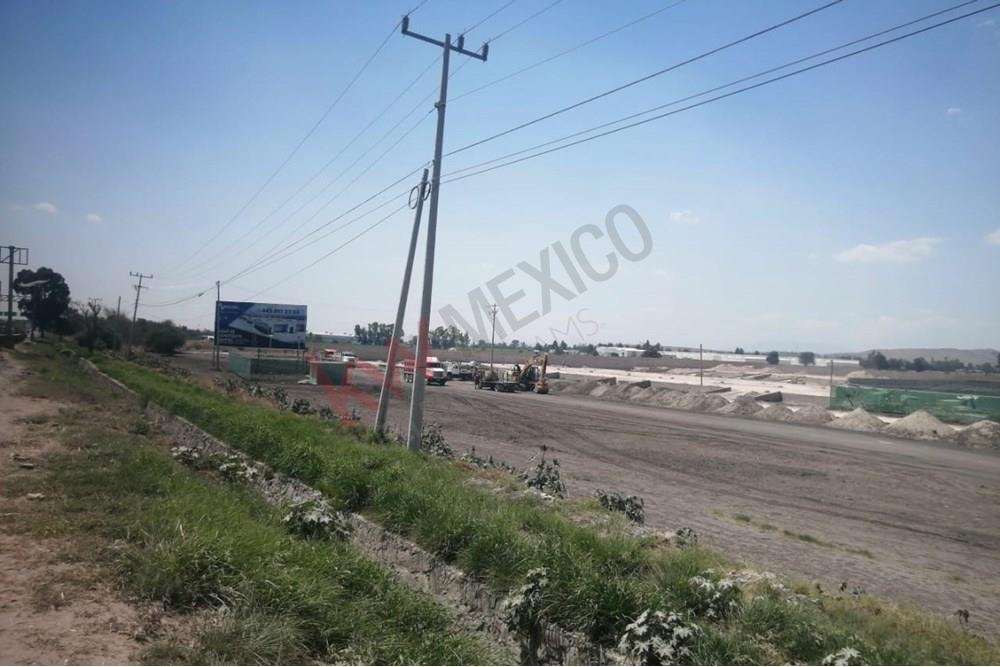 Invierte en el éxito de tu negocio con un lote industrial en esquina de 815m2. en Navetec Pedro Escobedo , Qro $3,874,560mx