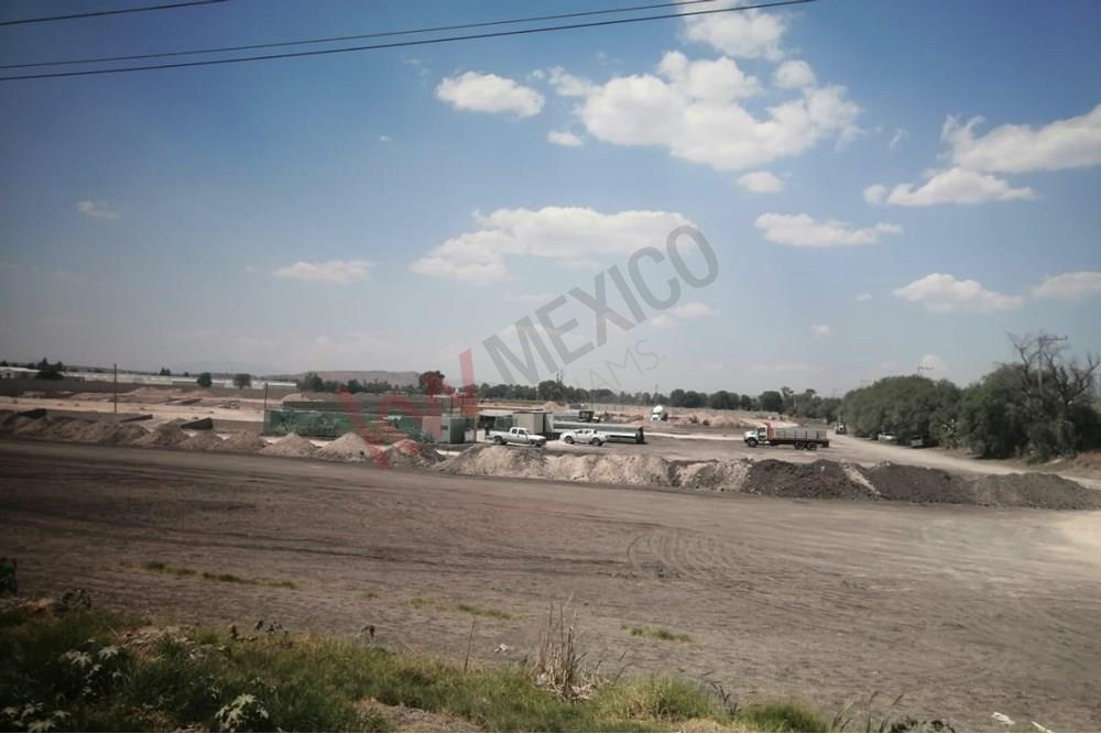 Invierte en el éxito de tu negocio con un lote industrial en esquina de 815m2. en Navetec Pedro Escobedo , Qro $3,874,560mx