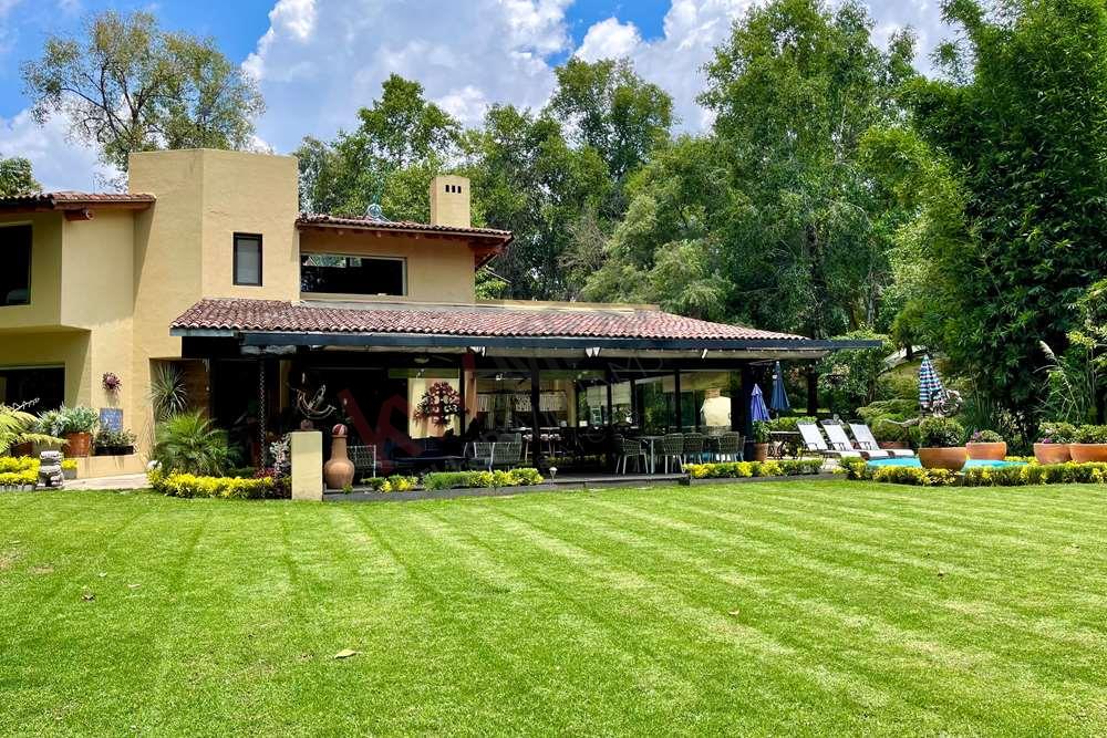 Casa en Venta con acceso al Campo en el Club de Golf Avándaro.