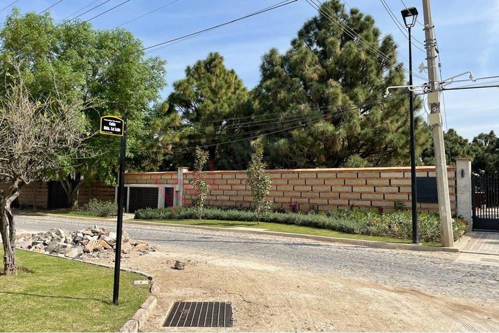 Terrenos residenciales dentro de condominio exclusivo