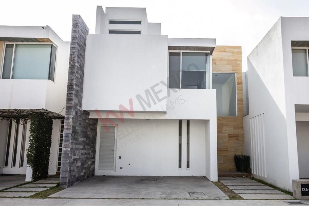 RENTA DE CASA EN ALTOLAGO EN PRIVADA