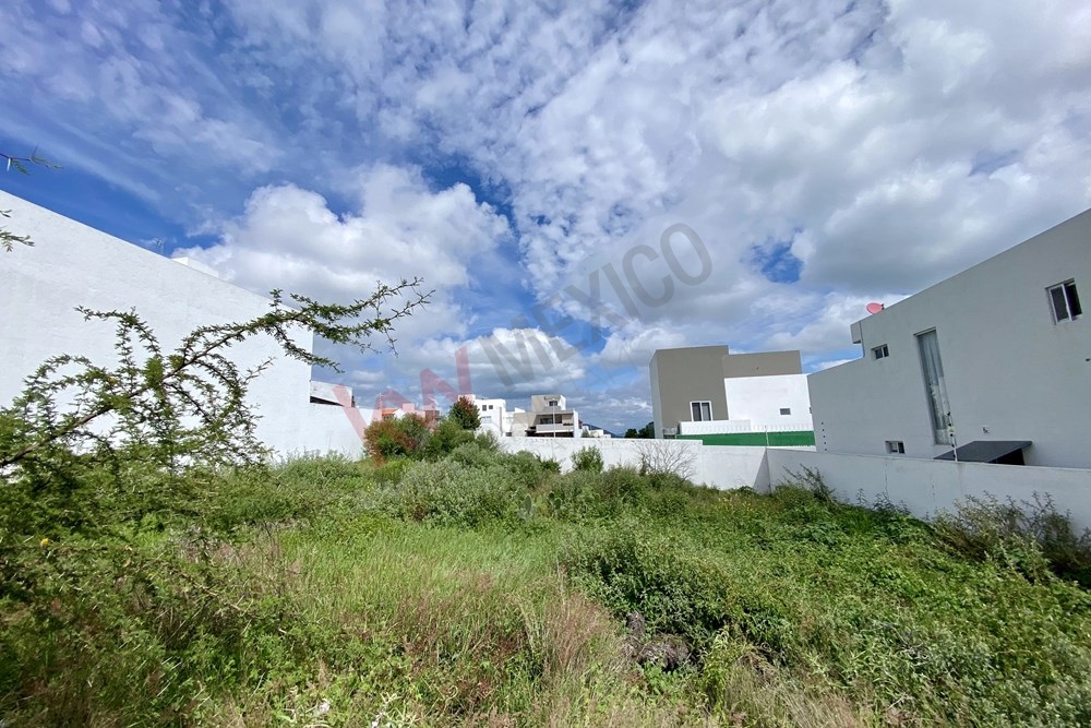 TERRENO EN VENTA EN CARDÓN ZIBATÁ, CLÚSTER COLINDANTE A CAMPO DE GOLF Y FRENTE A PARQUE!