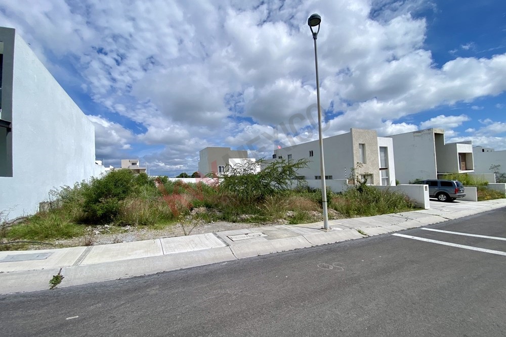 TERRENO EN VENTA EN CARDÓN ZIBATÁ, CLÚSTER COLINDANTE A CAMPO DE GOLF Y FRENTE A PARQUE!