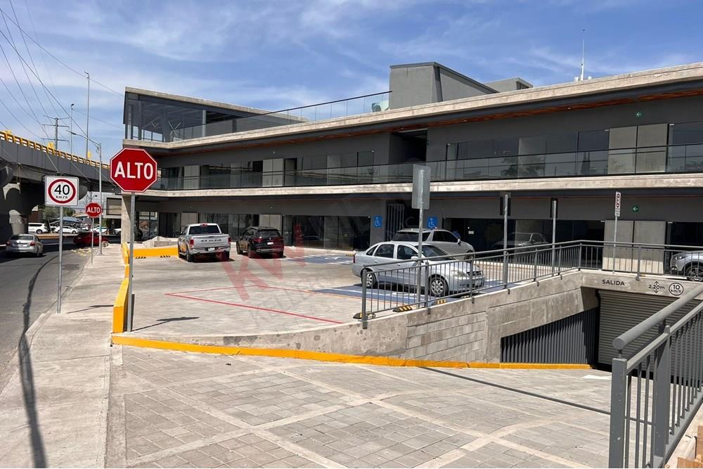 Locales Comerciales en Renta con excelente vista y ubicación.