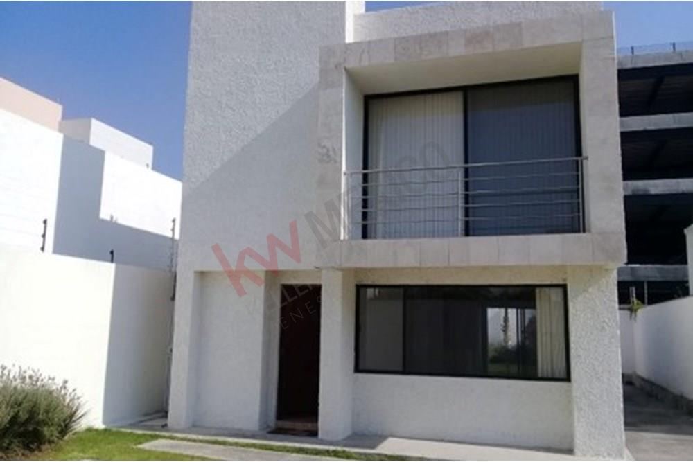 CASA EN RENTA JURIQUILLA SANTA FE TRES HABITACIONES