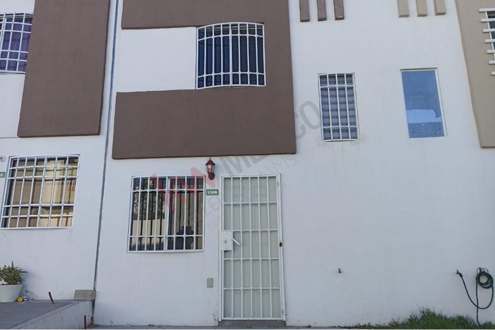 CASA EN VENTA BIEN ARREGLADITA Y EQUIPADA EN FUENTES DE BALVANERA