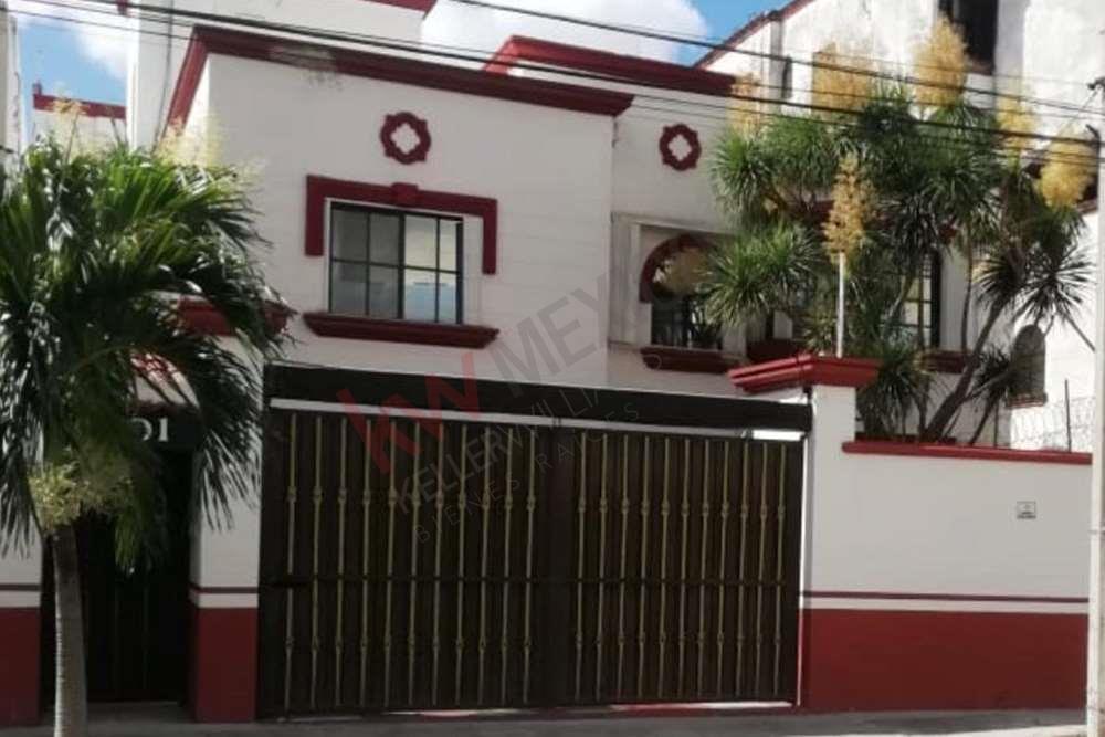 Casa en venta para oficinas en el centro de Cancún, excelente para inversión.