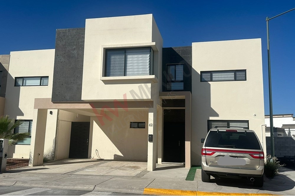 CASA EN RENTA AMUEBLADA Y EQUIPADA EN ALTARIA 7 FRACC CON ALBERCA