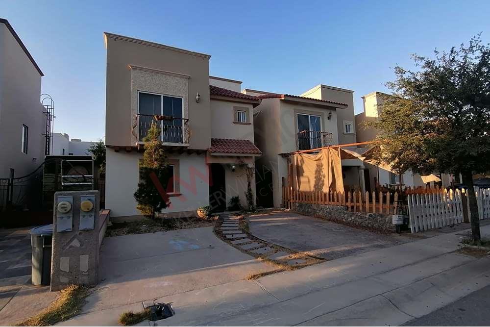 CASA EN RENTA AMUEBLADA Y EQUIPADA EN JARDINES DE ARAGON FRENTE A