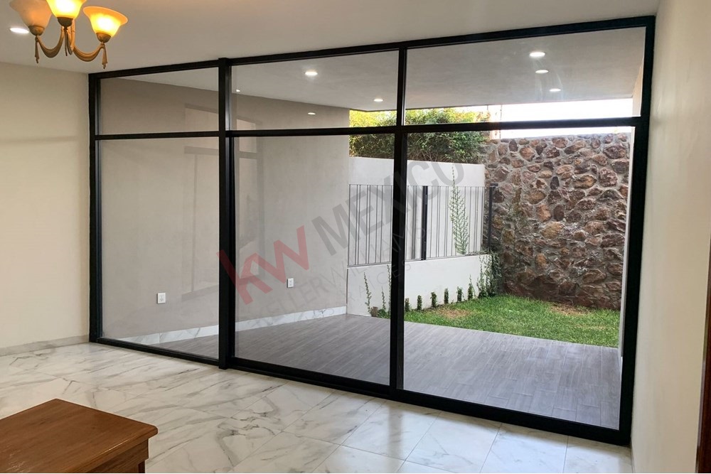 Gran oportunidad en renta casa en Lomas del Campanario Norte Fracc. Santa Inés