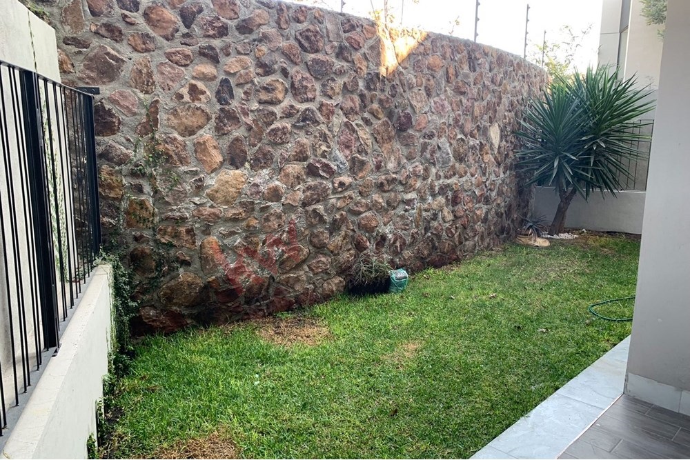 Gran oportunidad en renta casa en Lomas del Campanario Norte Fracc. Santa Inés