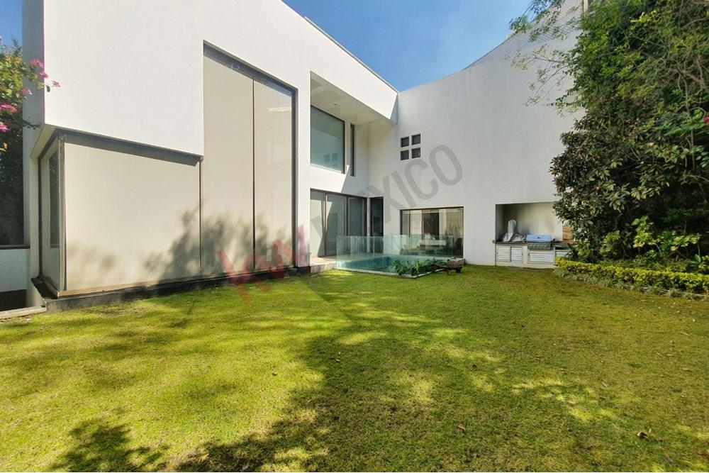 Casa en Condominio de Revista en el Pedregal – Amueblada lista para cambiarse