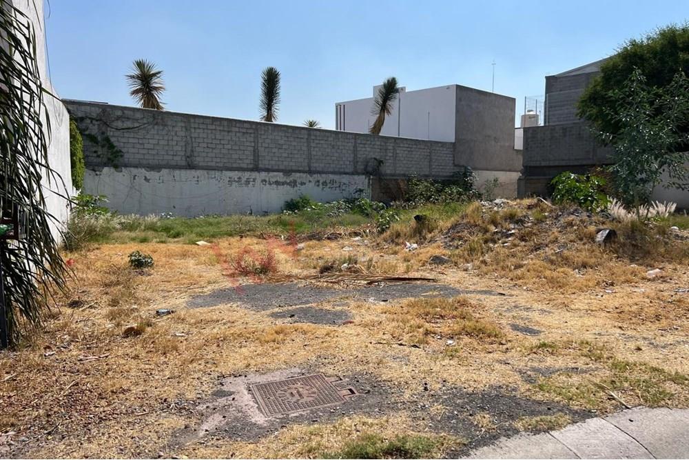 Venta de Terreno plano en calle abierta, El Refugio, Querétaro.