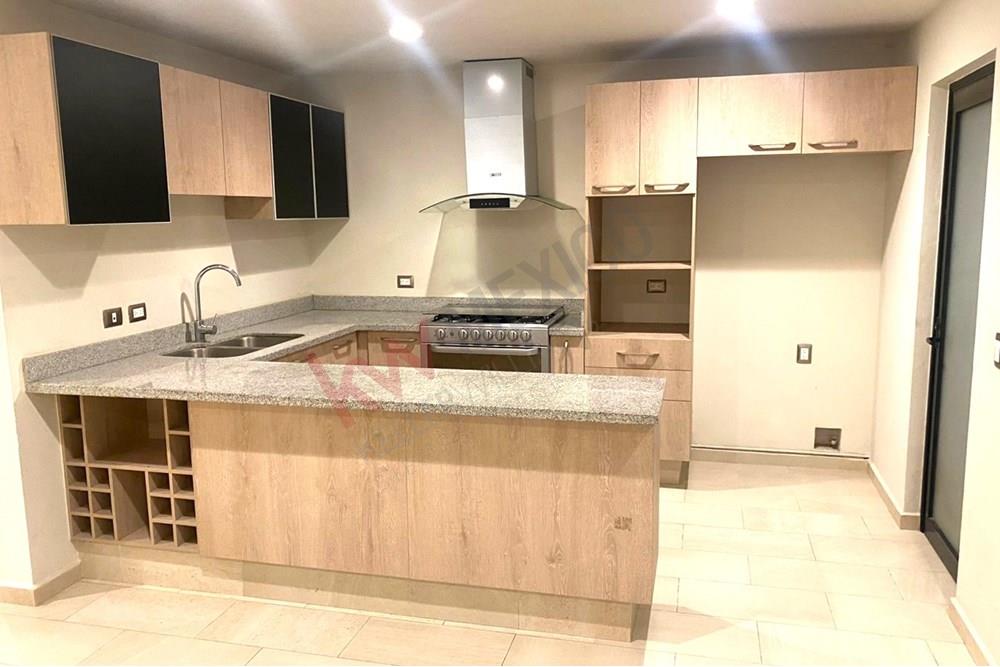 Departamento en RENTA en fraccionamiento privado Turmalina, El Condado