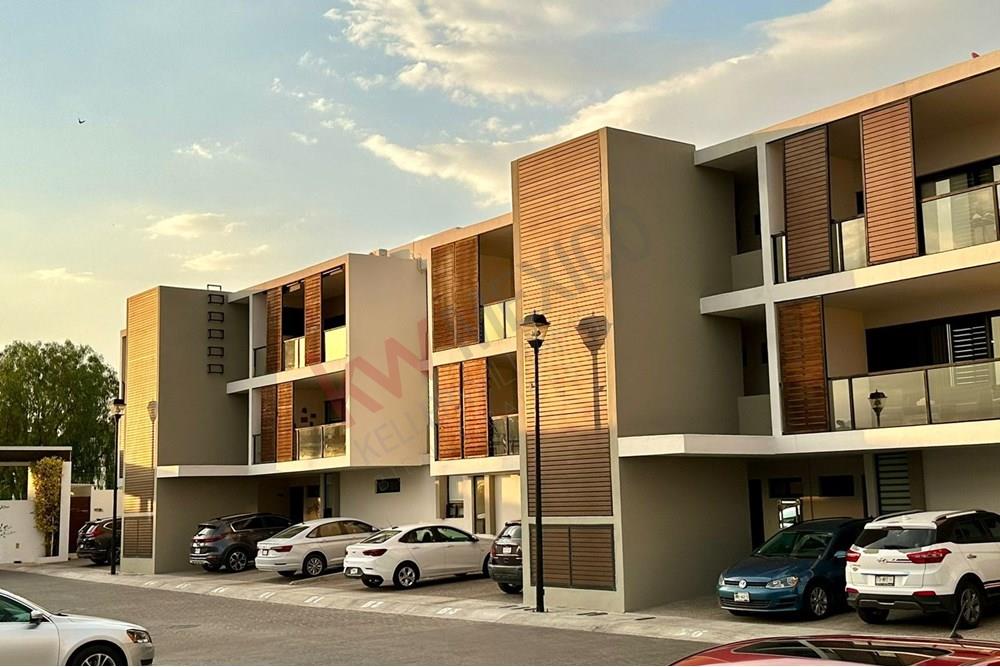 Departamento en RENTA en fraccionamiento privado Turmalina, El Condado