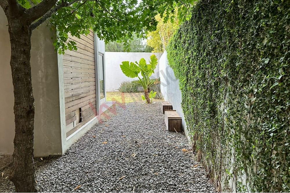 Departamento en RENTA en fraccionamiento privado Turmalina, El Condado