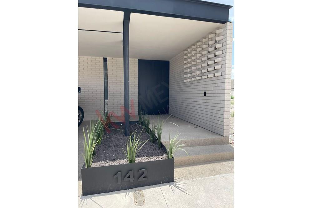 CASA NUEVA EN VENTA DE 4 RECAMARAS Y CUARTO DE SERVICIO EN LOMAS DEL CAMPANARIO, QUERÉTARO, QRO.