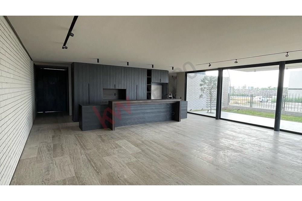 CASA NUEVA EN VENTA DE 4 RECAMARAS Y CUARTO DE SERVICIO EN LOMAS DEL CAMPANARIO, QUERÉTARO, QRO.