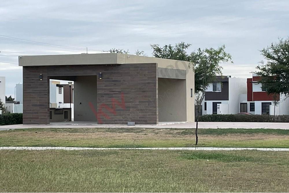 Hermosa casa en Venta en Fraccionamiento Privado Modena en Apodaca Nuevo  Leon