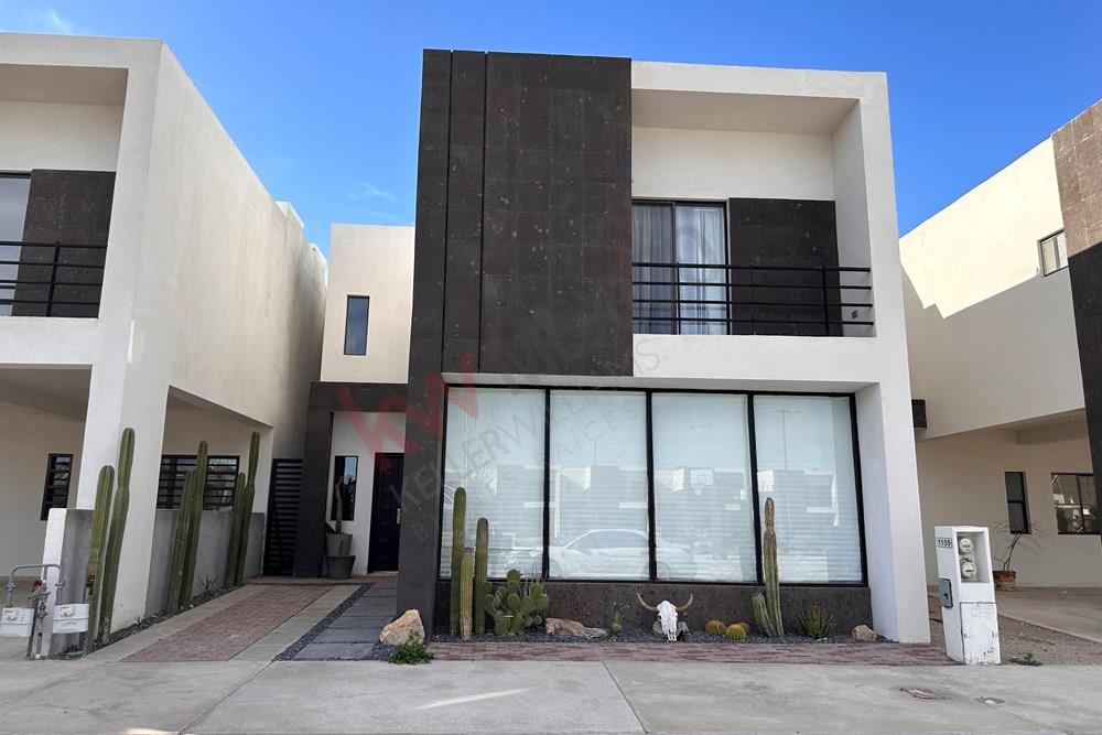 CASA EN RENTA EN FRACCIONAMIENTO CERRADO, EN CIUDAD JUAREZ CHIHUAHUA, EQUIPADA  Y SEMI AMUEBLADA, FRENTE A PARQUE SECOTR A AV FRANCISCO VILLARREAL TORRES Y 4 SIGLOS