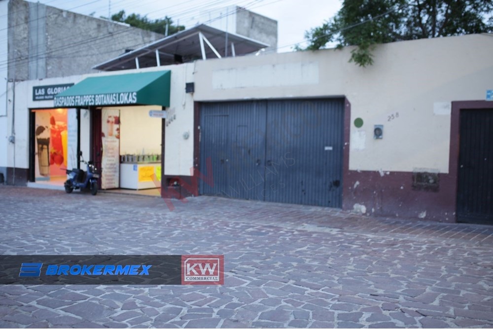VENTA Local Comercial a un costado de la Basílica de Zapopan.