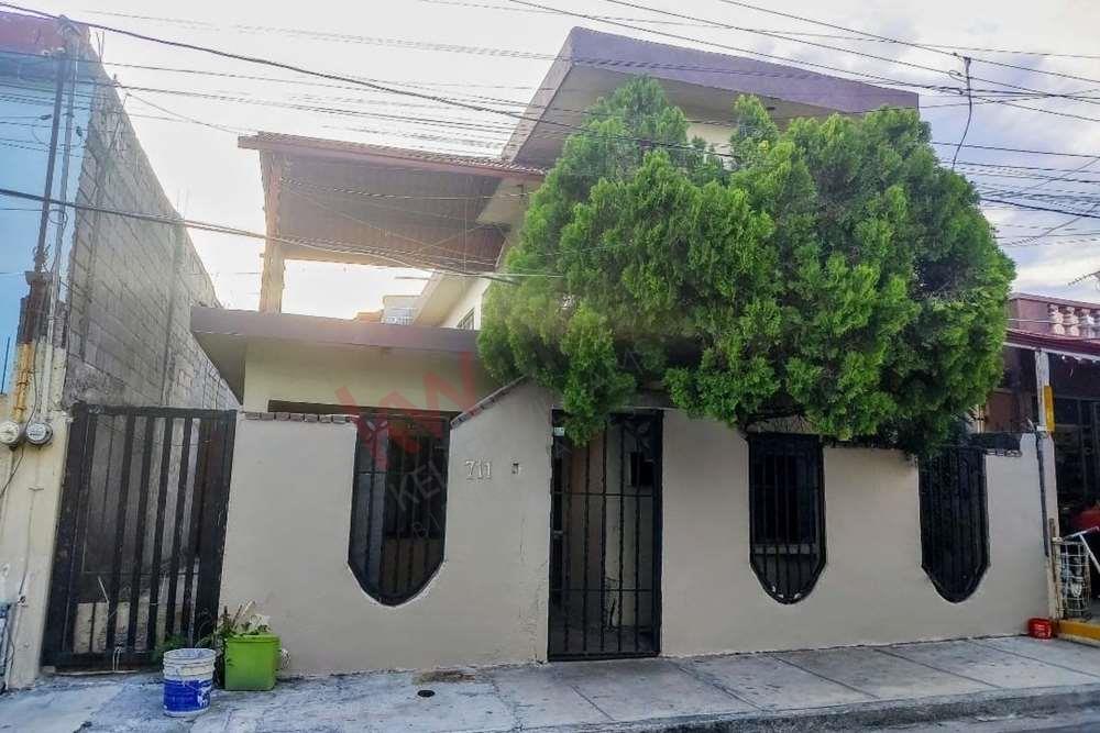 Casa en venta planta alta independiente para rentar, oportunidad de inversión en Guadalupe, a 10mins Soriana las Quintas.