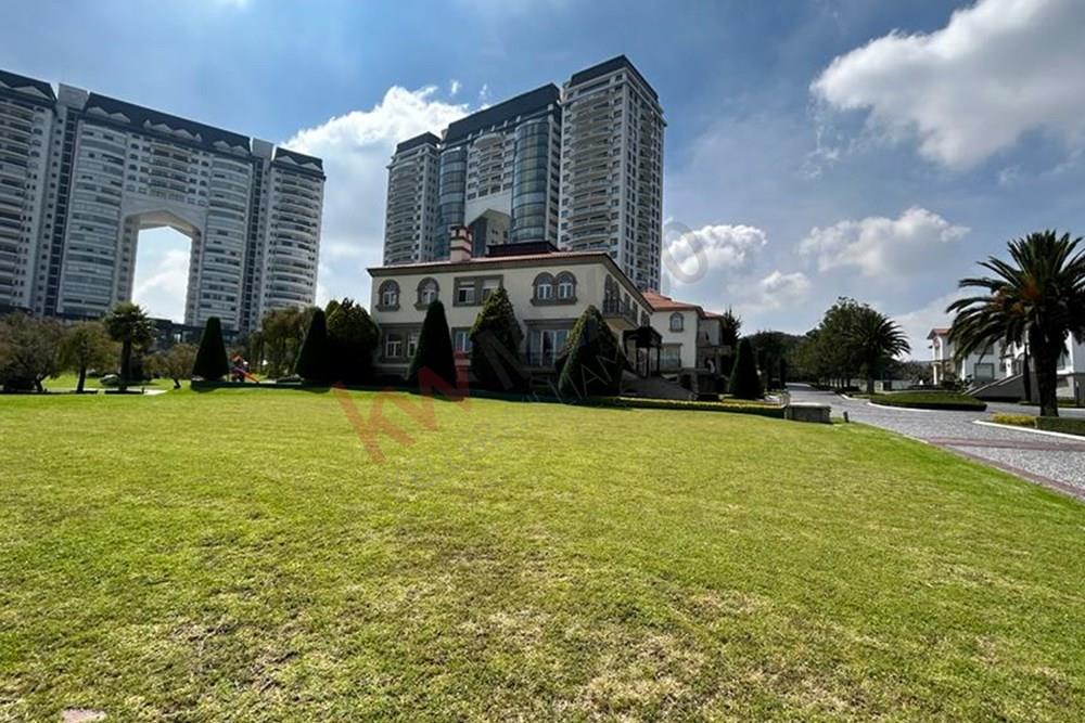 Venta Terreno en Hacienda de las Palmas en Huixquilucan